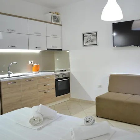 Seashell Art Decor & Private Garage Апартаменты Влёра