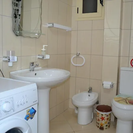 Seashell Art Decor & Private Garage Wlora