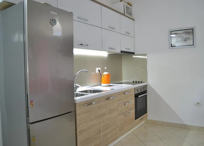 Seashell Art Decor & Private Garage Avlonya